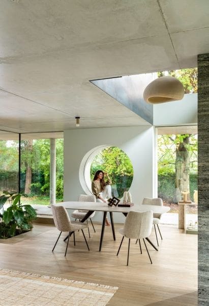Xooon Saluti eetkamertafel ovaal 210 x 105 cm. - 4-pootjes - crème - light sand Eettafel