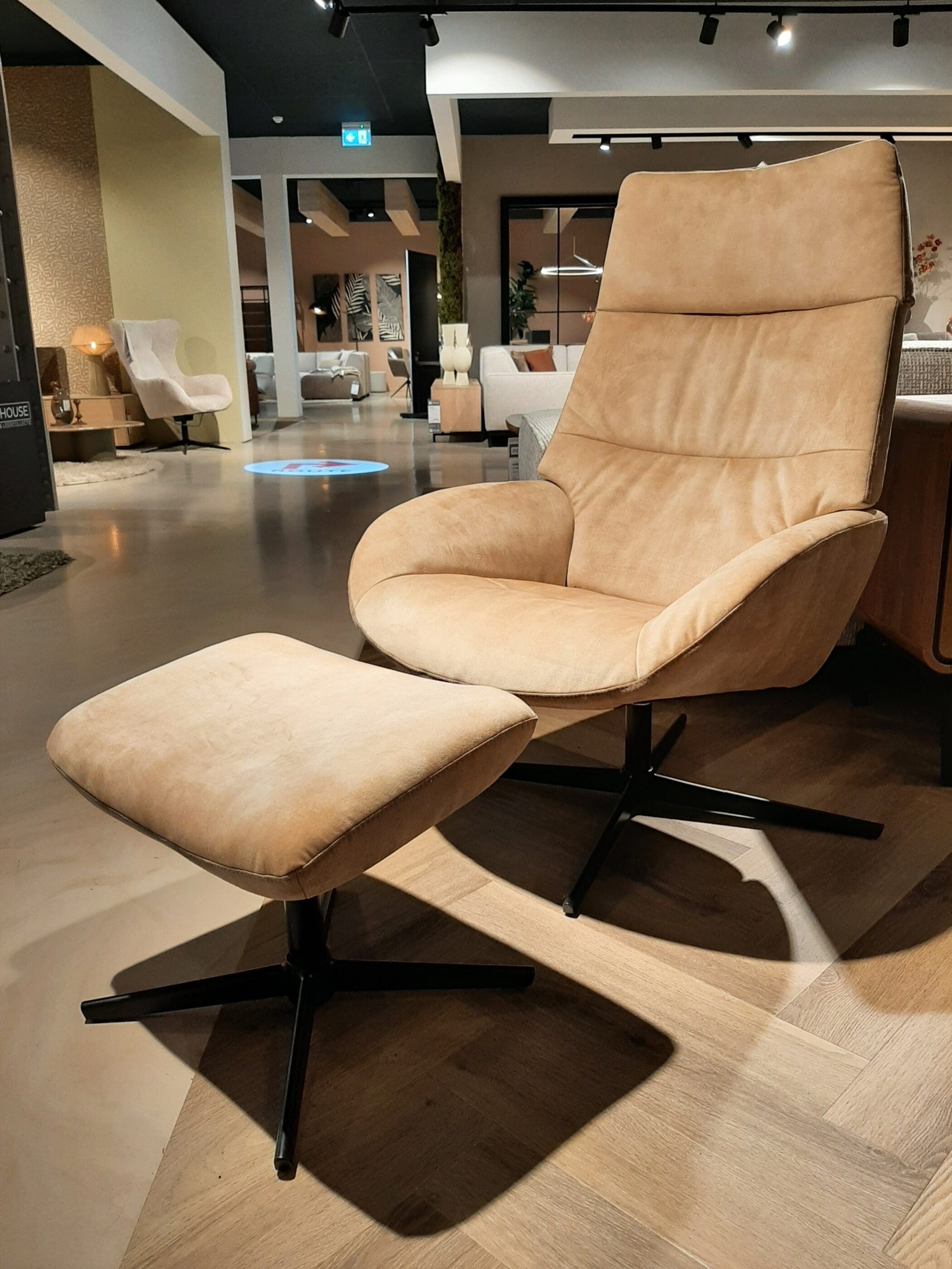 Fauteuil + hocker Erola **SHOWROOMMODEL** - Afbeelding 2