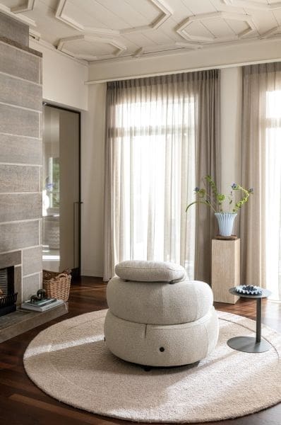 Henders & Hazel Hollywood homecinema draaifauteuil xl stof cloudy,met relaxsysteem verstelbare rug incl. acc - beige Beige Fauteuil