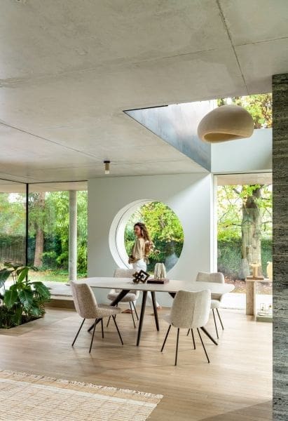 Xooon Saluti eetkamertafel ellips 180 x 105 cm. - 4-pootjes - crème - antraciet Antraciet Eettafel