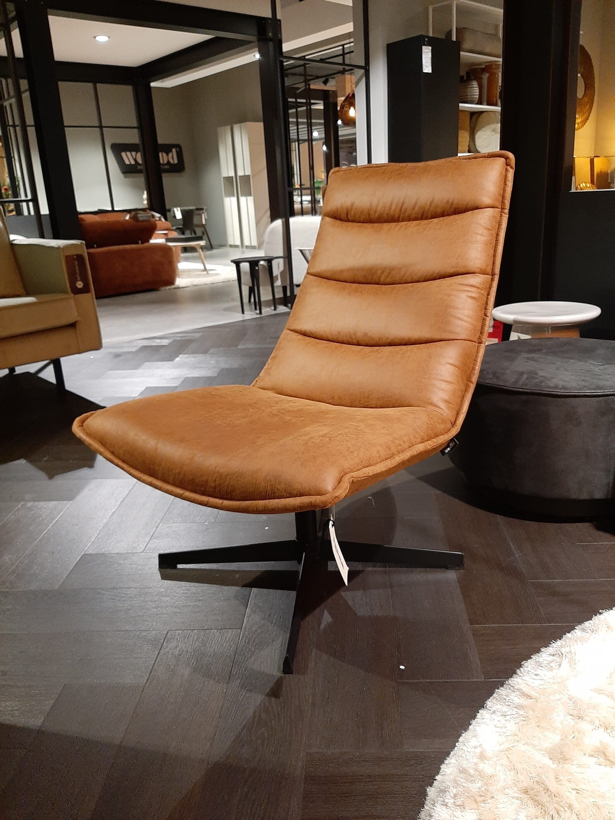 Draaifauteuil Nika **SHOWROOMMODEL**