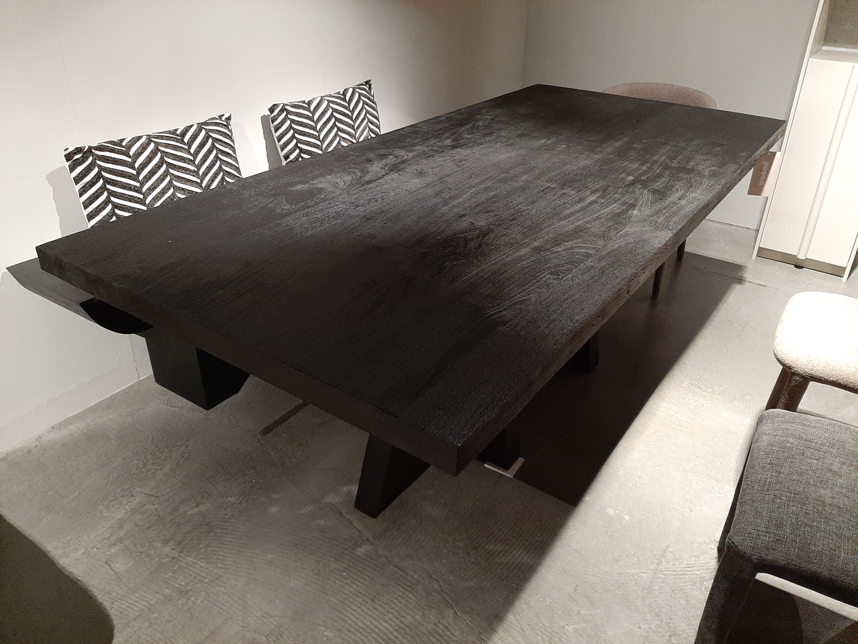Kean eettafel zwart - 220x100 **SHOWROOMMODEL** - Afbeelding 2