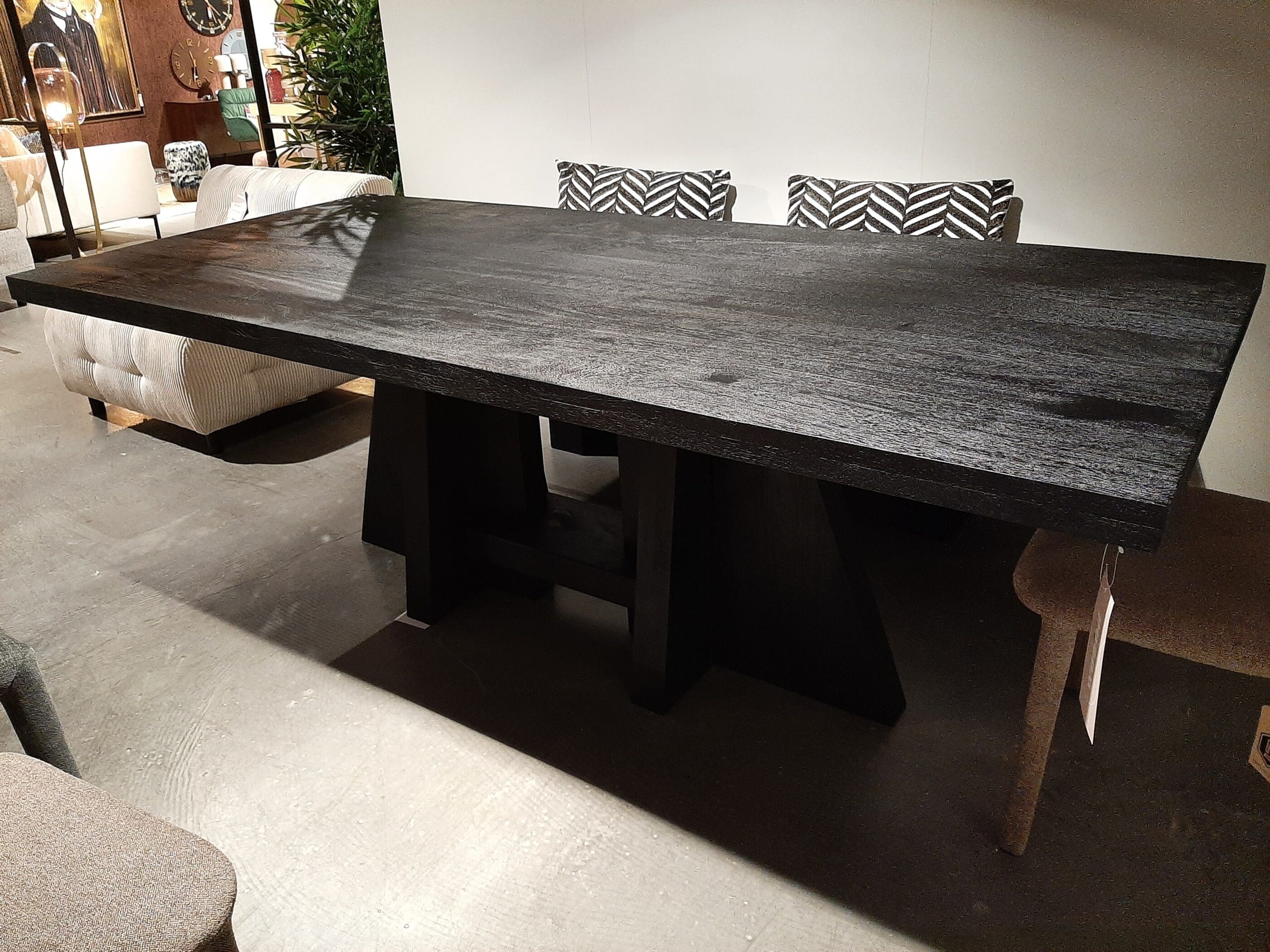 Kean eettafel zwart - 220x100 **SHOWROOMMODEL**