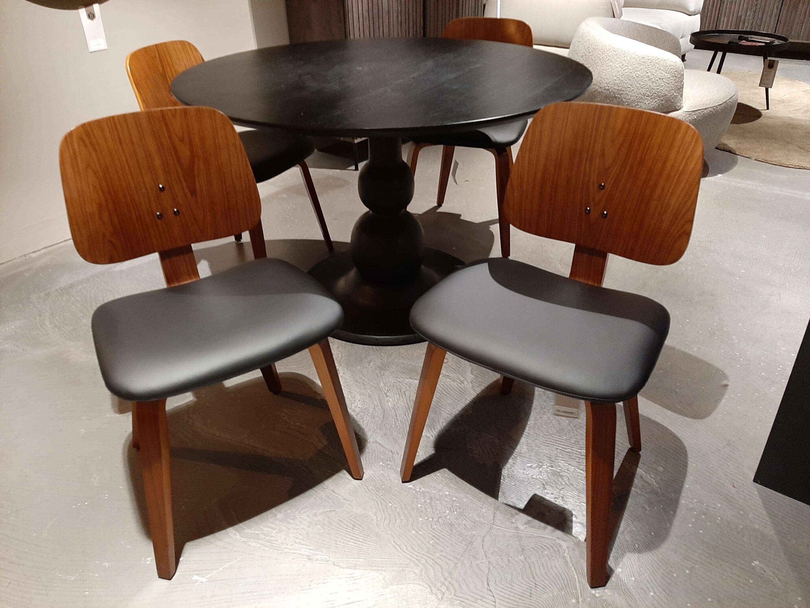 Classic Eetkamerstoelen (set van 4) **SHOWROOMMODEL**