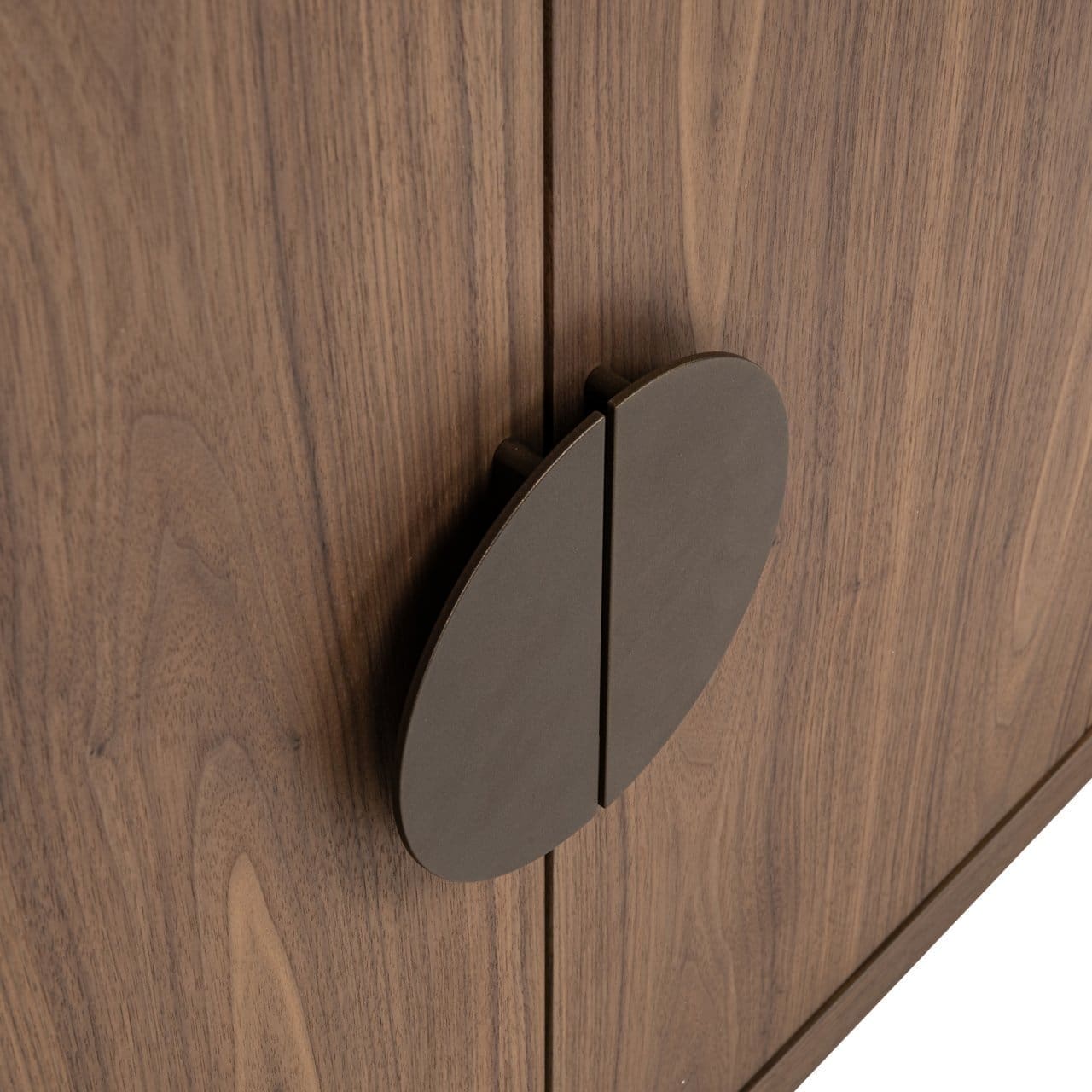 Richmond Interiors Dressoir Windsor walnut Dressoir
