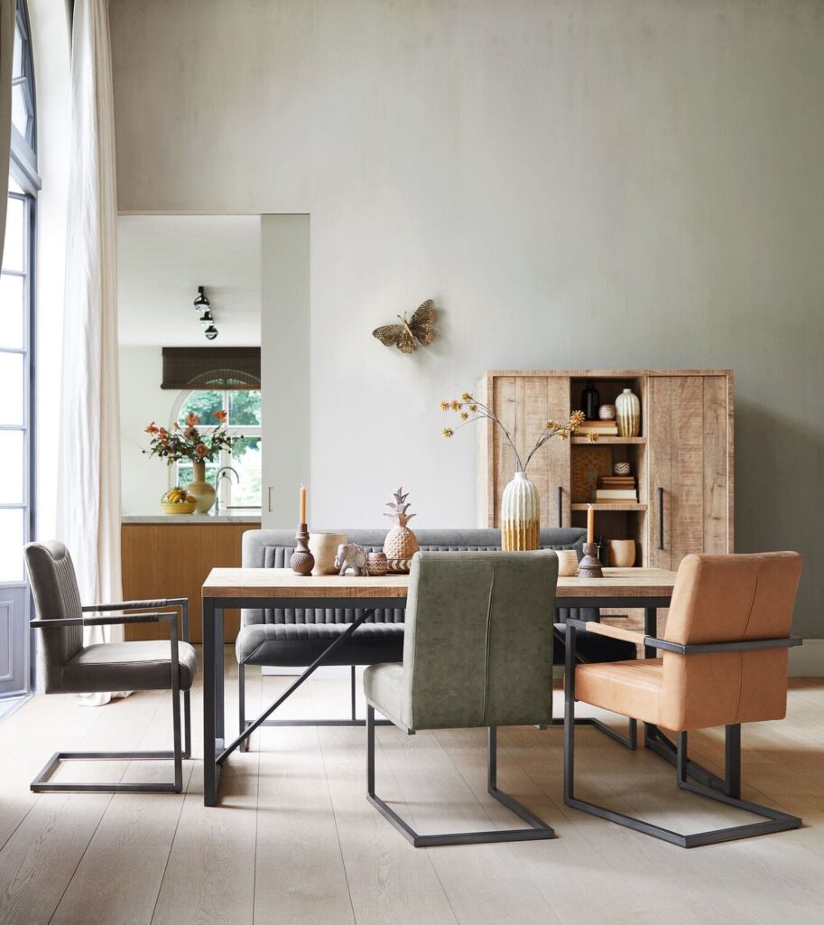Industrieel interieur met armstoel Oro van Pronto Wonen.