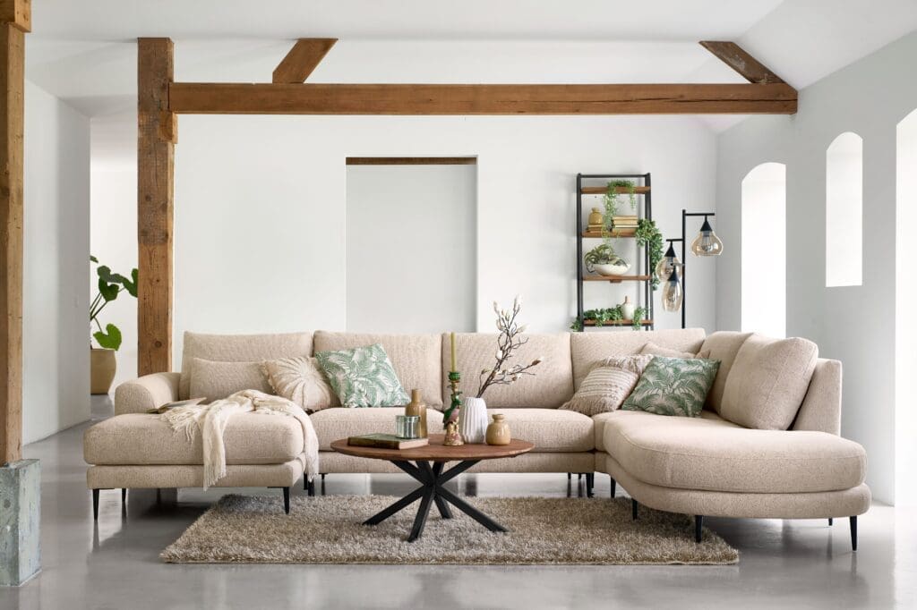 Landelijk interieur met hoekbank Aziri.