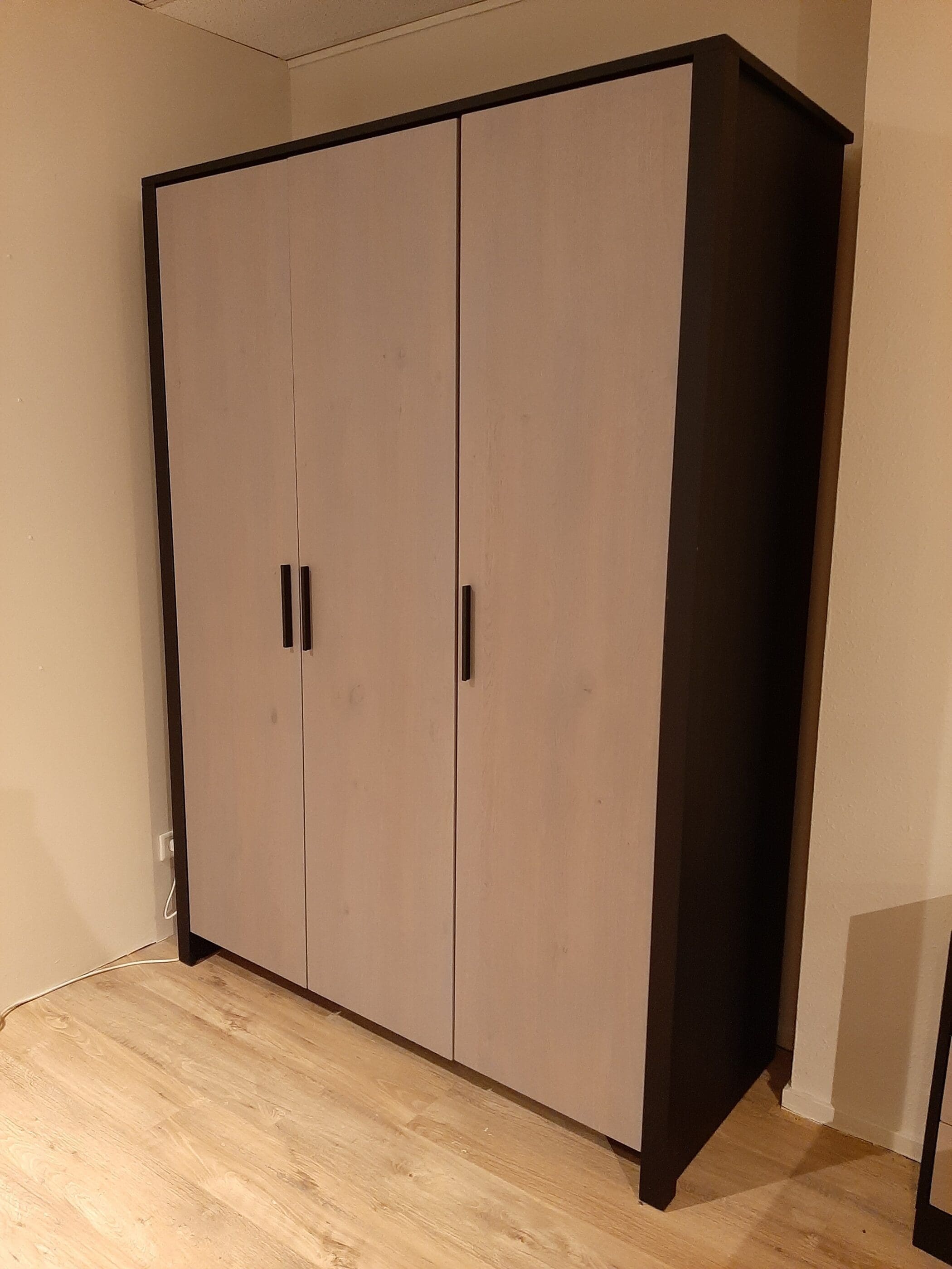 Deelbaar ledikant + kledingkast + nachtkastjes Antwerpen **SHOWROOMMODEL** - Afbeelding 6