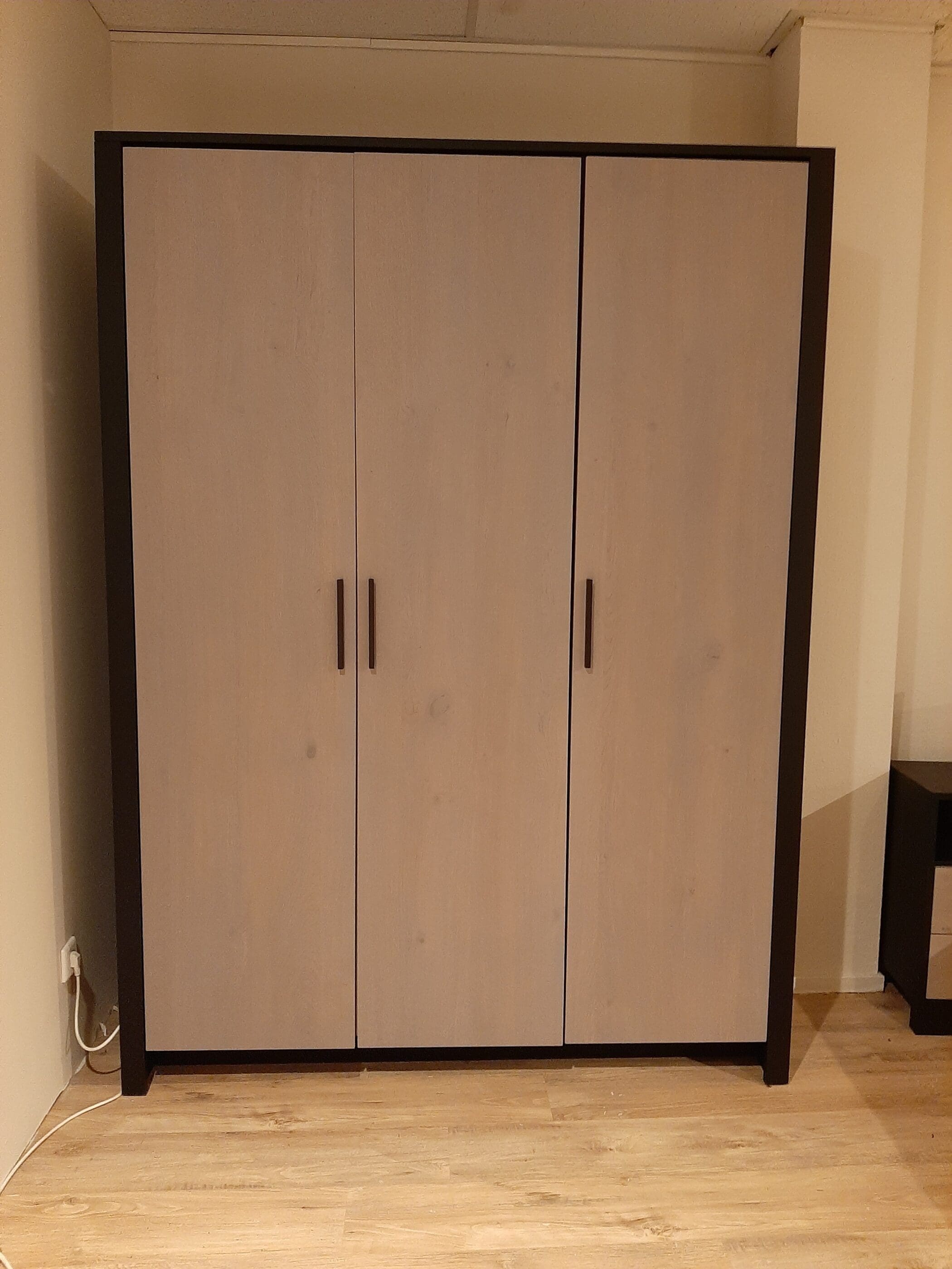 Deelbaar ledikant + kledingkast + nachtkastjes Antwerpen **SHOWROOMMODEL** - Afbeelding 5