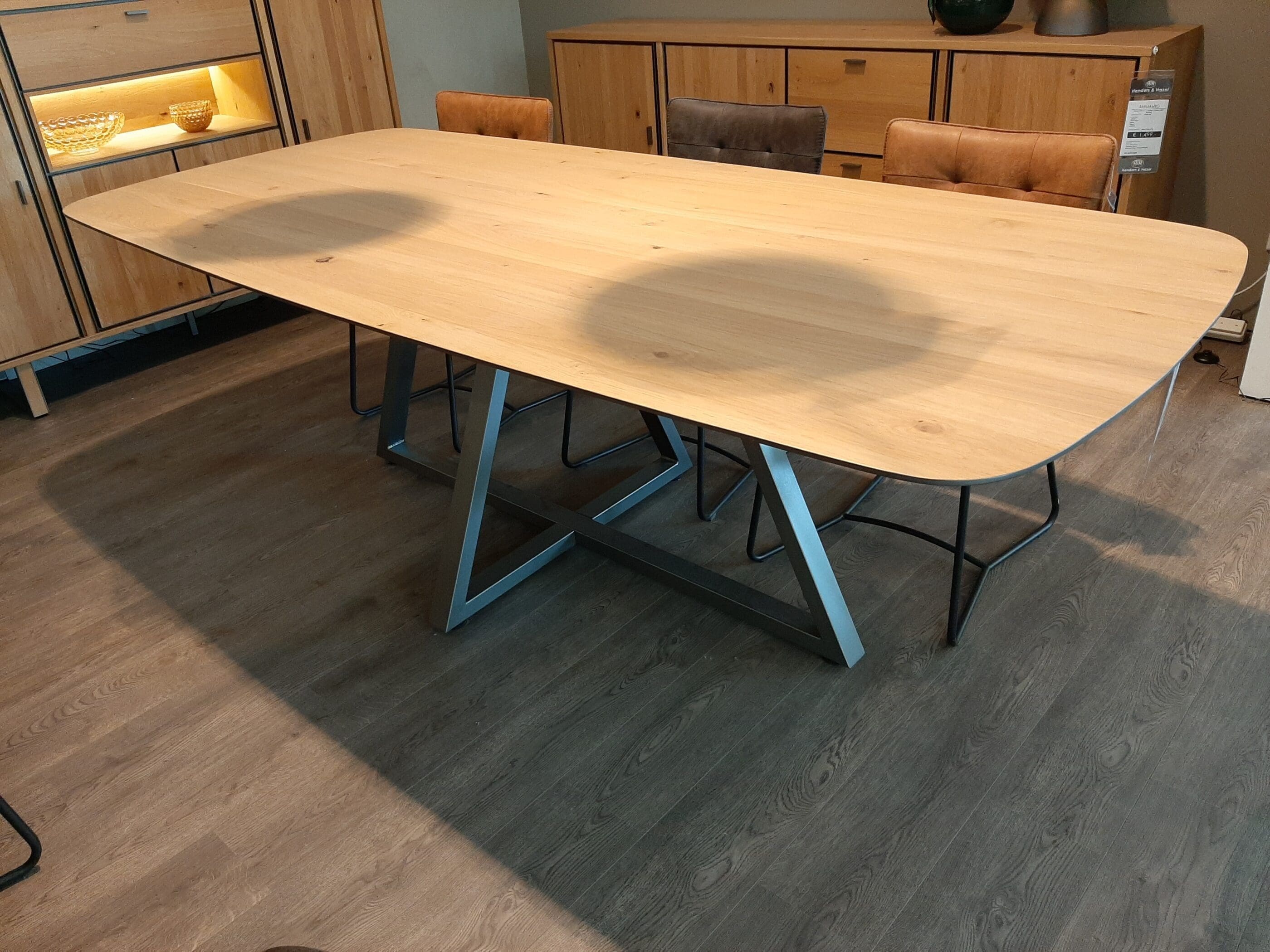 Shimanto eetkamertafel **SHOWROOMMODEL**
