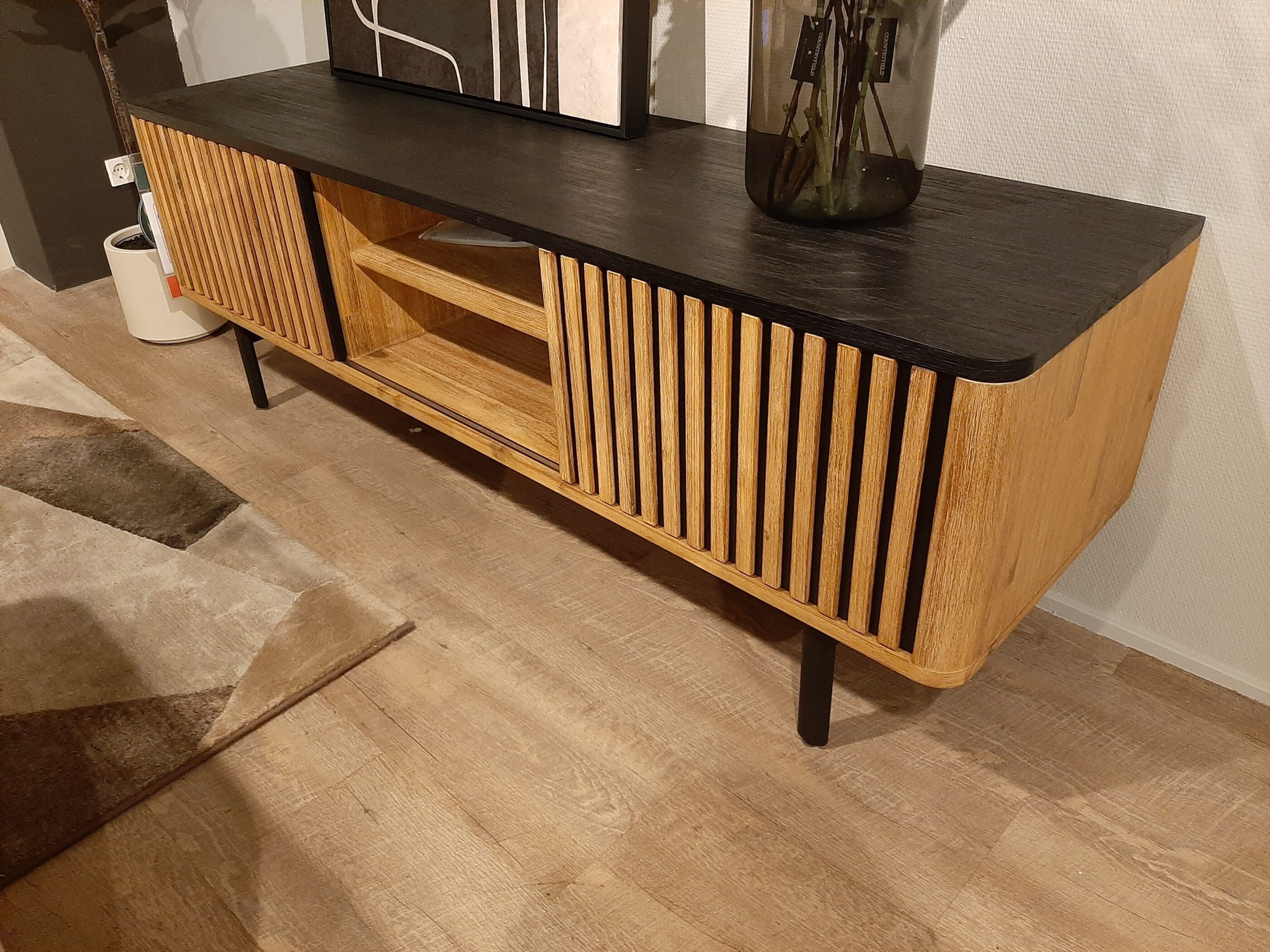 Larvik tv-dressoir **SHOWROOMMODEL** - Afbeelding 2